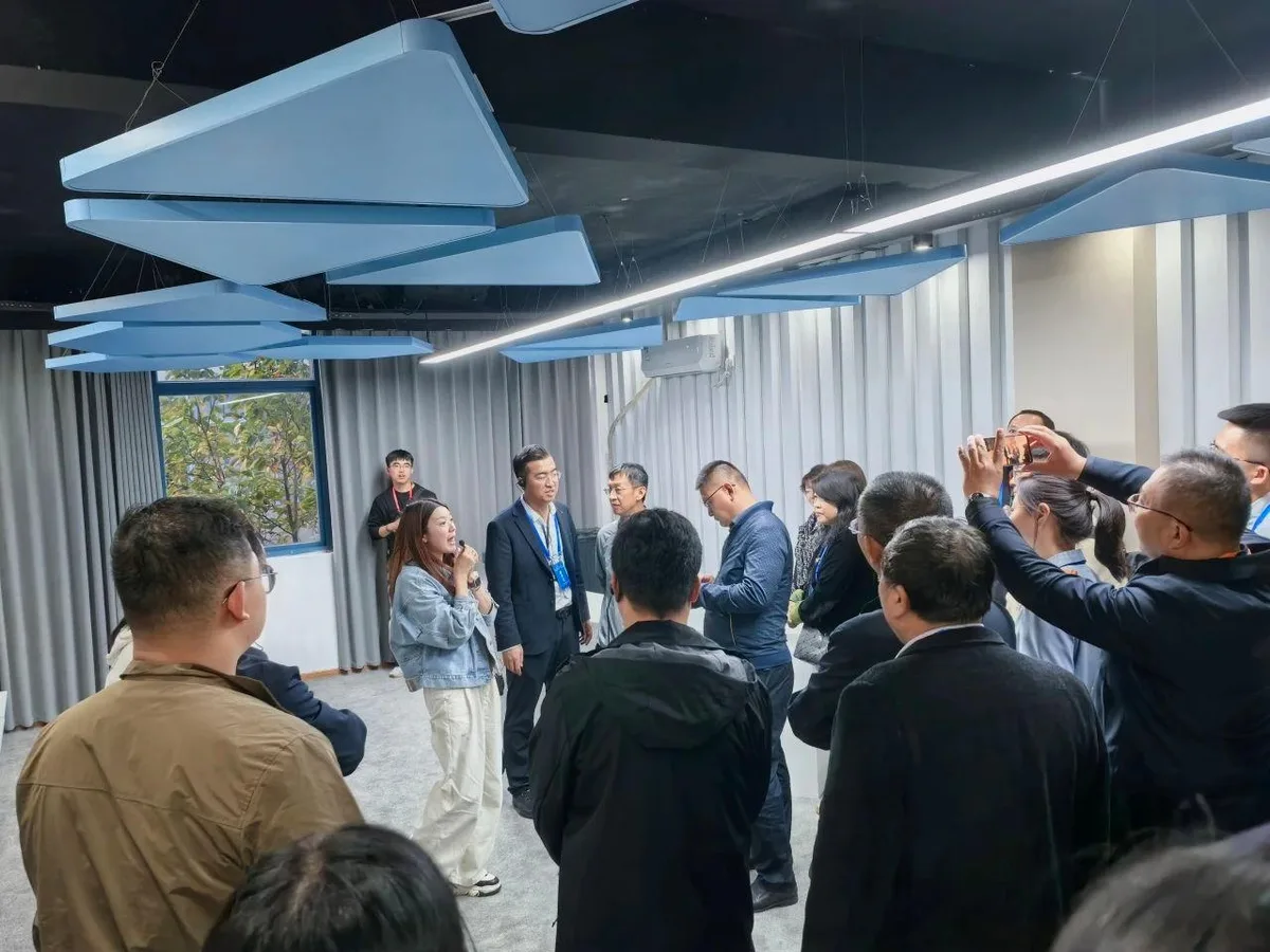 企业动态 | 山西省“贷你创业”助力行动之星火项目访学团到访中协智能参观交流